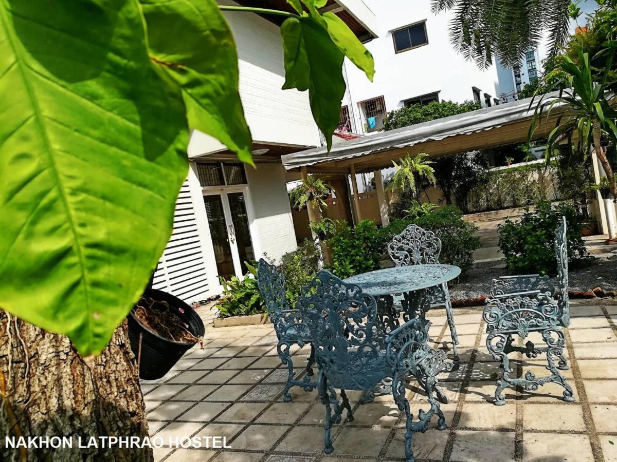 Хостел Nakhon Latphrao Бангкок Экстерьер фото